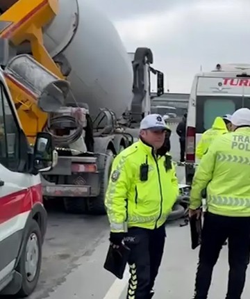 Beton mikserinin altında kalan motosikletli genç yaşamını yitirdi