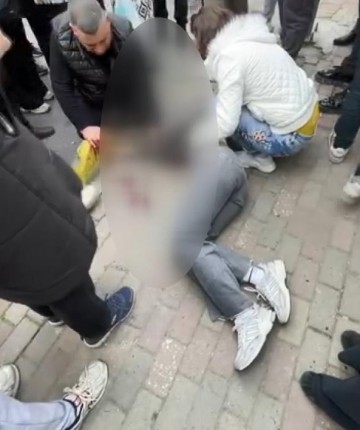 2 çocuk annesi kadın boşanma aşamasındaki eşi tarafından sokak ortasında öldürüldü