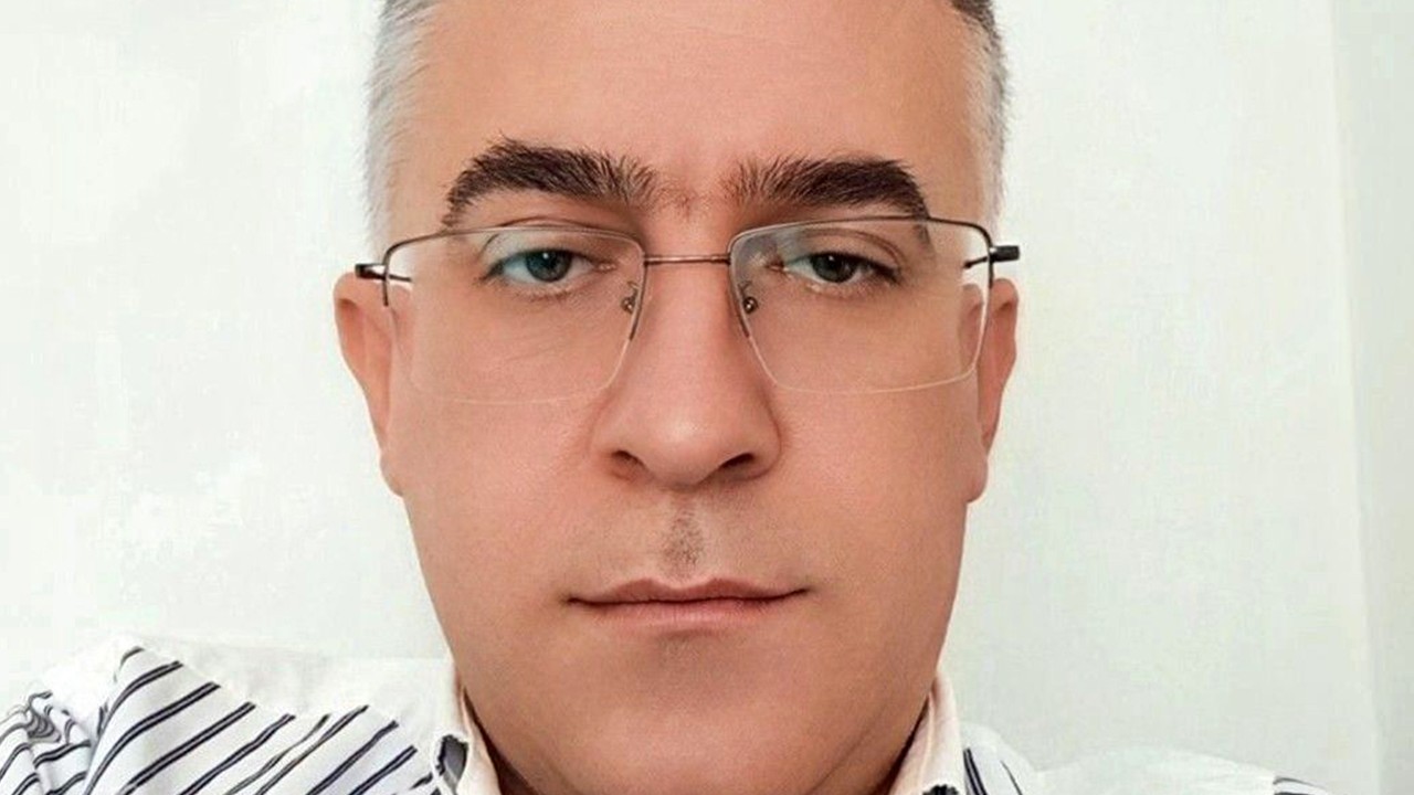 Aracında başından tabancayla vurulmuş halde ölü bulundu