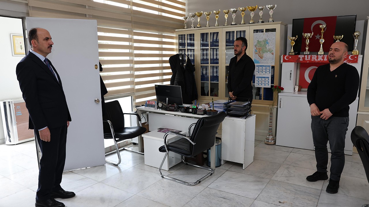 Başkan Altay, belediye birimlerini ziyaret ederek çalışanlarla buluştu