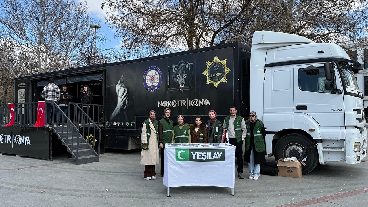 Konya'da vatandaşlar bağımlılıkla mücadele konusunda bilgilendirildi