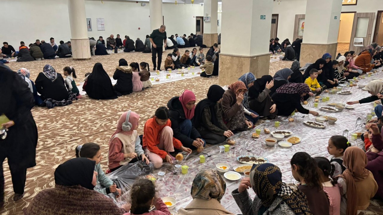 Minik yürekler ve aileleri iftar sofrasında buluştu