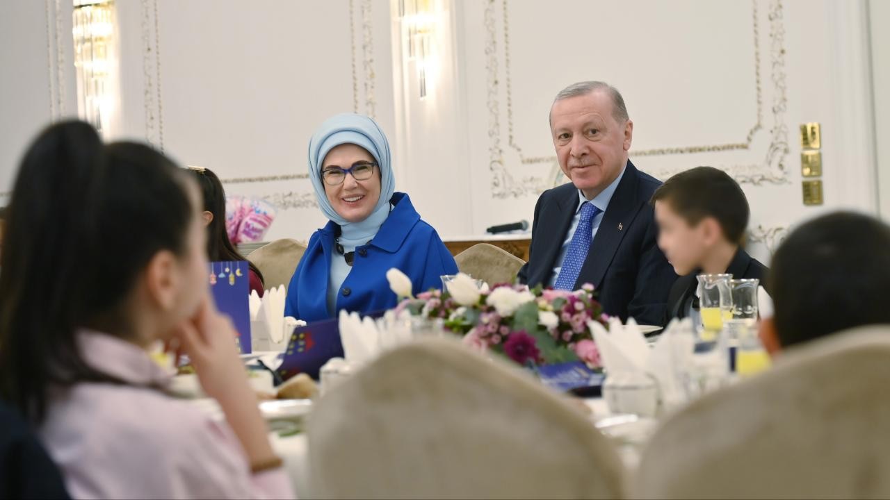 Cumhurbaşkanı Erdoğan, devlet himayesindeki çocuklarla iftarda bir araya geldi