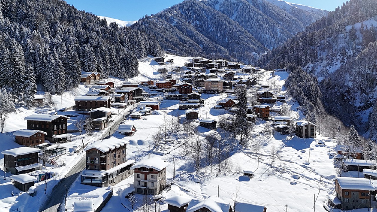 Bir kez daha hayran bıraktı! Ayder Yaylası karlar altında büyüledi