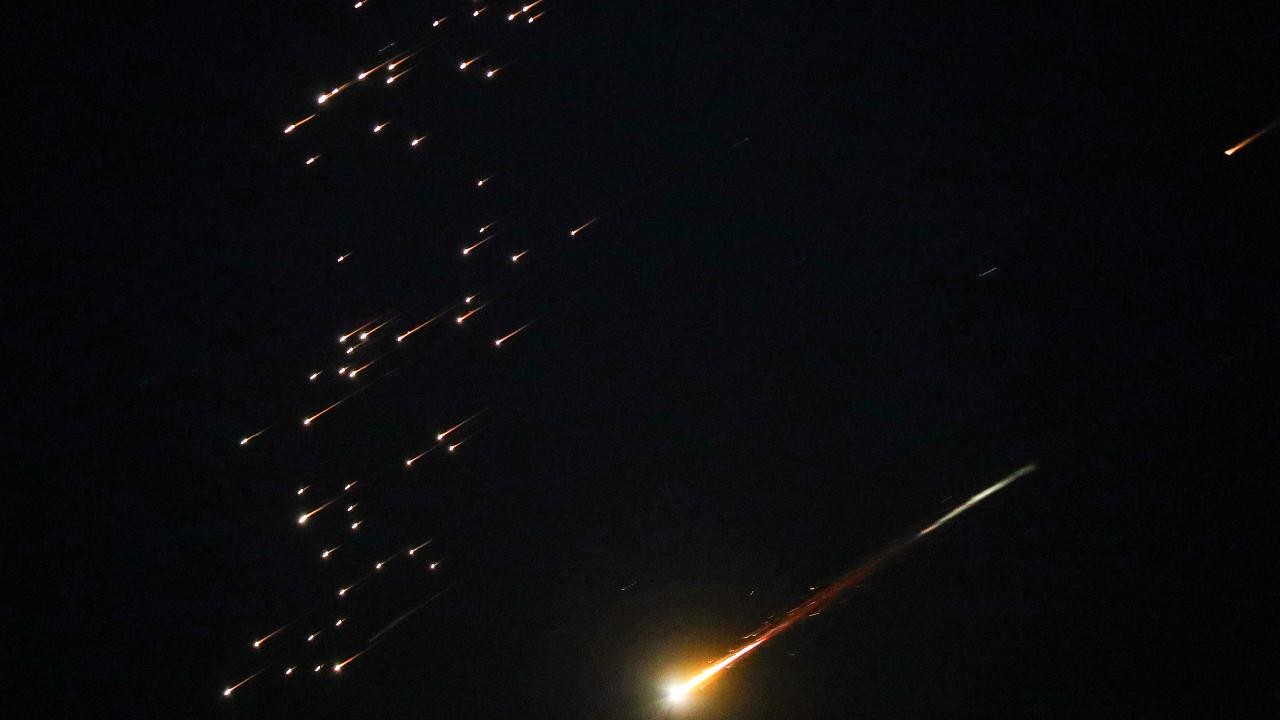 İran, ABD-İsrail hedeflerine yeni füze ve İHA saldırısı düzenlediğini duyurdu