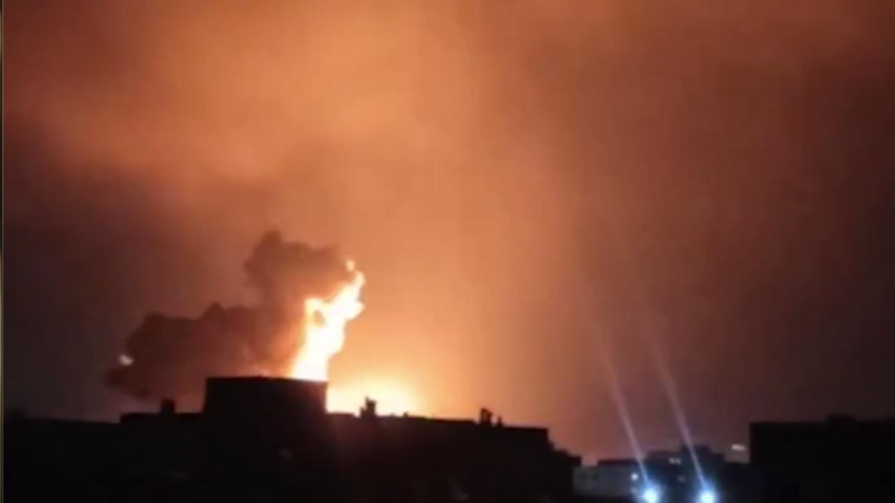 İran'ın başkenti Tahran'da şiddetli patlamalar yaşandı