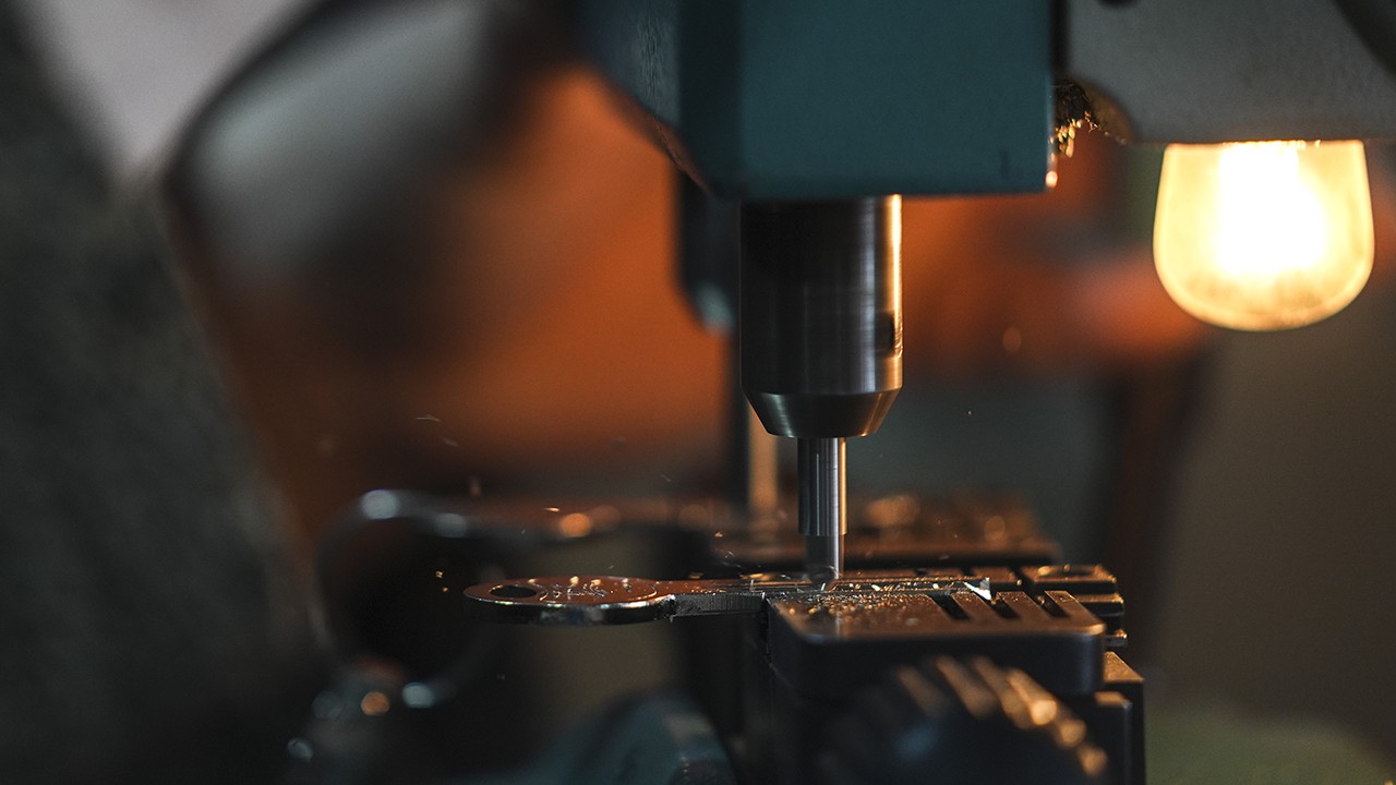 Kilitli kapılara "kadın eli" değiyor