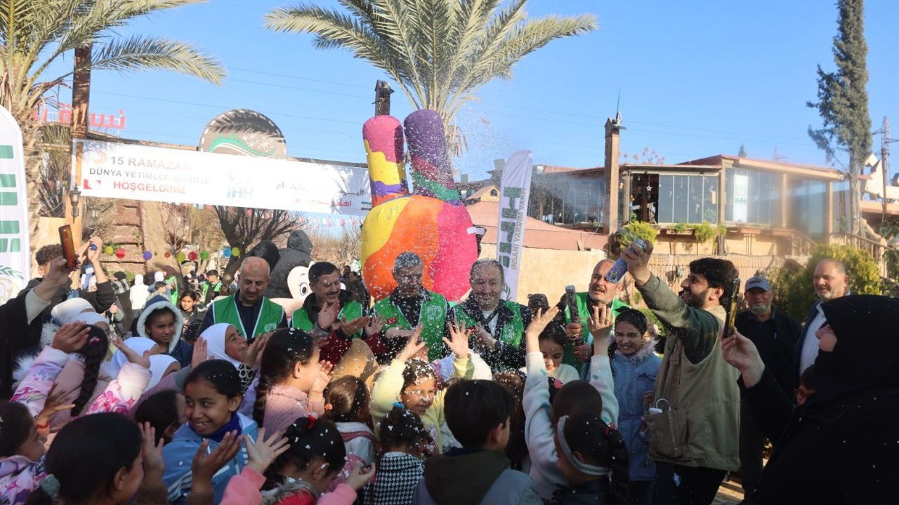 Konya İHH’dan Suriye’de 1200 yetim için dev şenlik: Dünya Yetimler Günü’nde yüzler güldü
