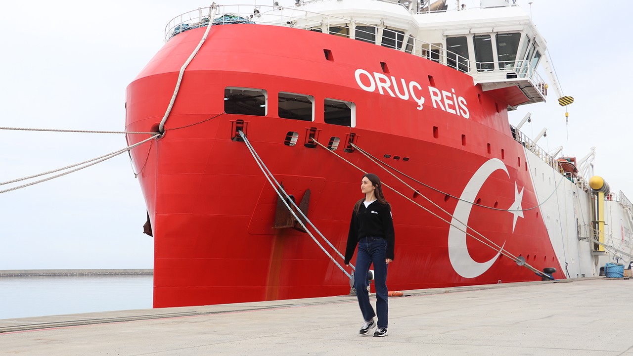 Oruç Reis Sismik Araştırma Gemisinin operasyonel süreç takibinde kadın gücü