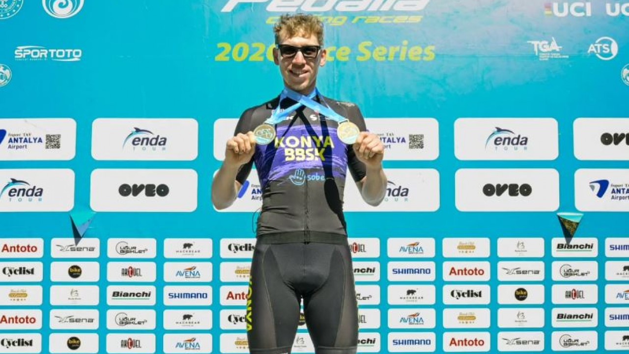 Büyükşehir Belediyespor bisiklet takımı sporcusu Mustafa Tarakçı'dan çifte şampiyonluk