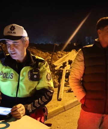 Kasksız sürücüden polise ilginç teklif