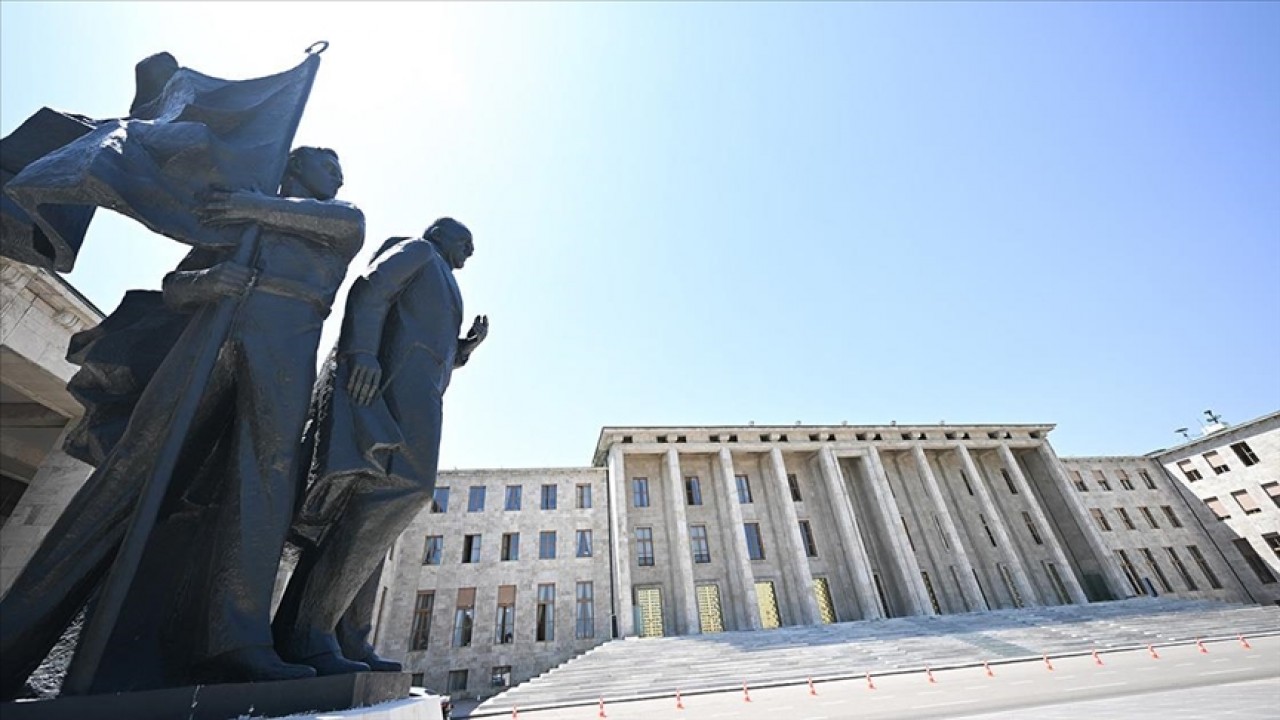 23 Nisan 1920’de TBMM, Ankara’da görevine başladıktan sonra kurulan ilk icra vekilleri heyetinin başkanı kimdir? Milyoner Sorusu
