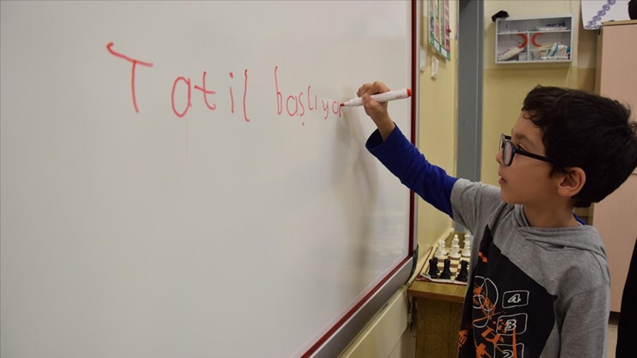 2. ara tatil ne zaman başlayacak, bayram tatiliyle birleşecek mi? 2026 ikinci ara tatil takvimi