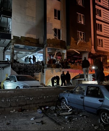 Bir apartmandaki doğal gaz patlamasında 12 kişi yaralandı