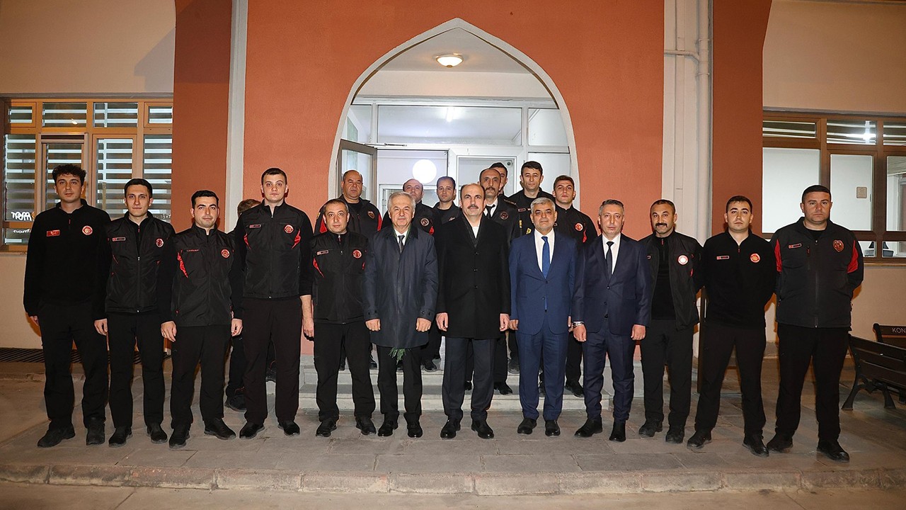 Başkan Altay iftardan sonra gece mesaisindeki büyükşehir personelini ziyaret etti