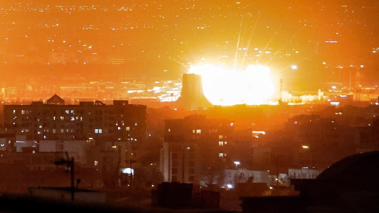 Tahran'da en az 460 ölü, 4 binden fazla yaralı