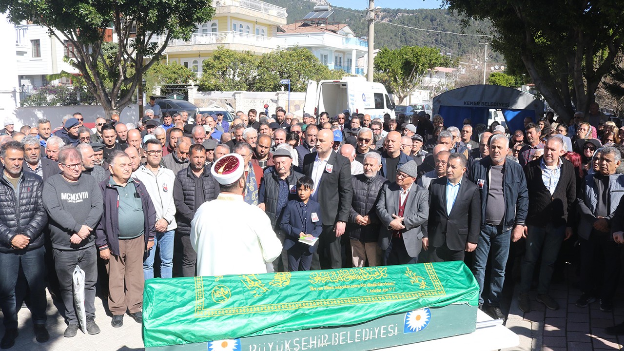 Teknik direktör Engin Fırat son yolculuğuna uğurlandı