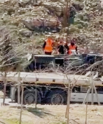 Yoldan çıkan zırhlı polis aracı şarampole devrildi: 3 polis yaralandı