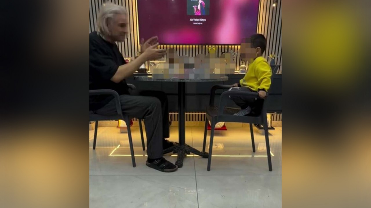 3 yaşındaki çocuğunu alkol masasına oturtan baba adli kontrolle serbest