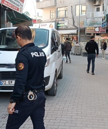 İki grup arasında bıçaklı kavga: 3 yaralı