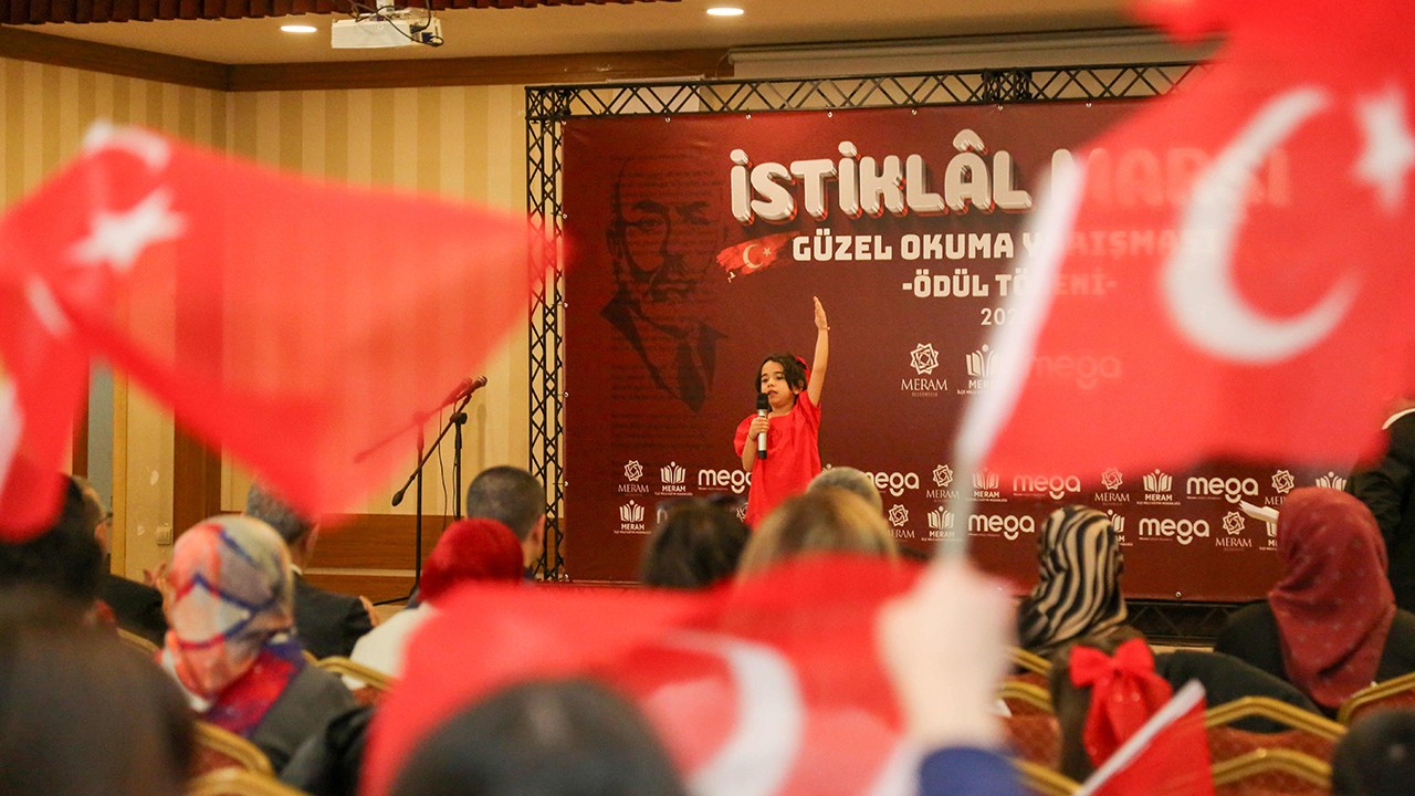 Meram’da İstiklal Marş'nı en güzel okuyan minikler yine sahnede
