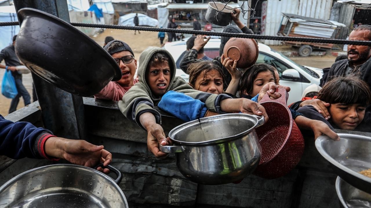 BM: Gazze'ye son iki günde "neredeyse tüm insani yardım hareketleri engellendi"