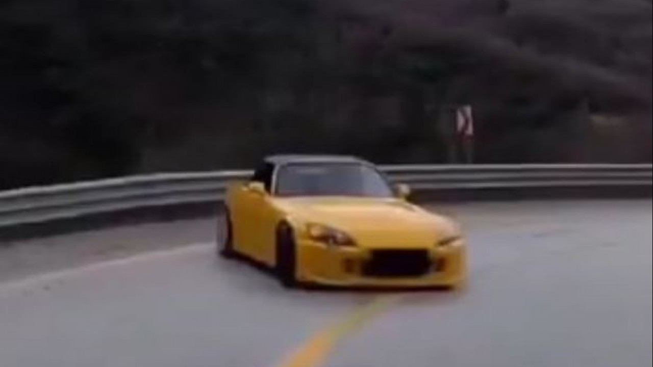 Drift atan otomobil, sosyal medya devriyesine takıldı