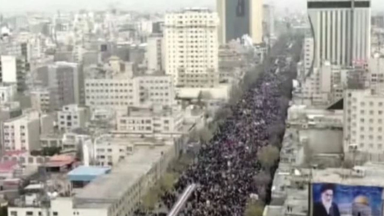 İran'da miting alanında patlama