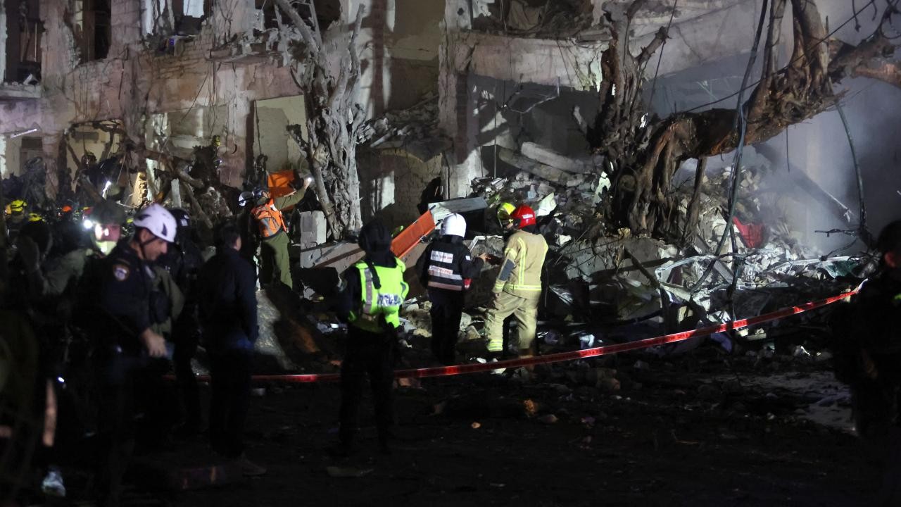 İran'dan yapılan misillemede İsrail'de 33 kişi yaralandı