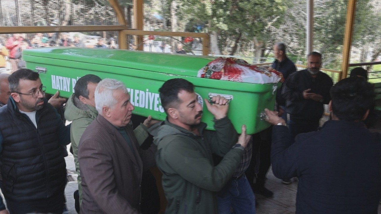 Yürek burkan kazada hamile kadını 5 ay önce evlendiği eşinden ölüm ayırdı