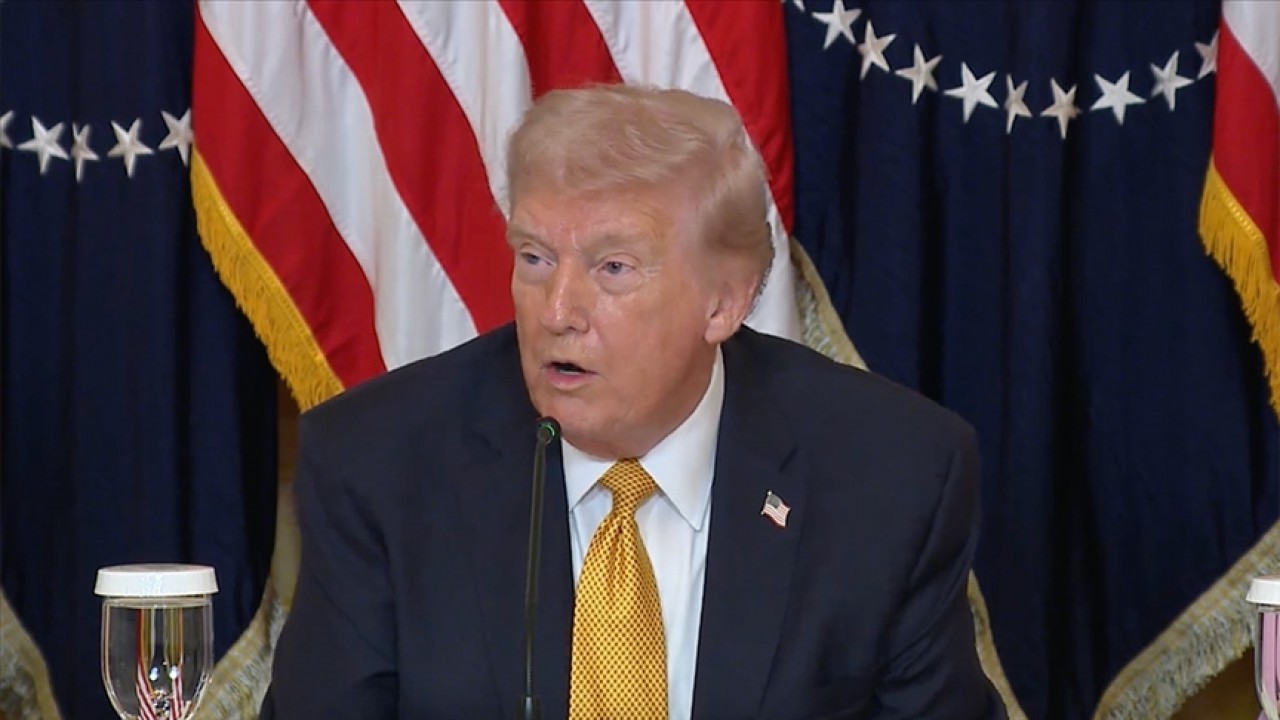 Trump, Fed'in faiz oranlarını düşürmek için "özel bir toplantı" yapması gerektiğini savundu