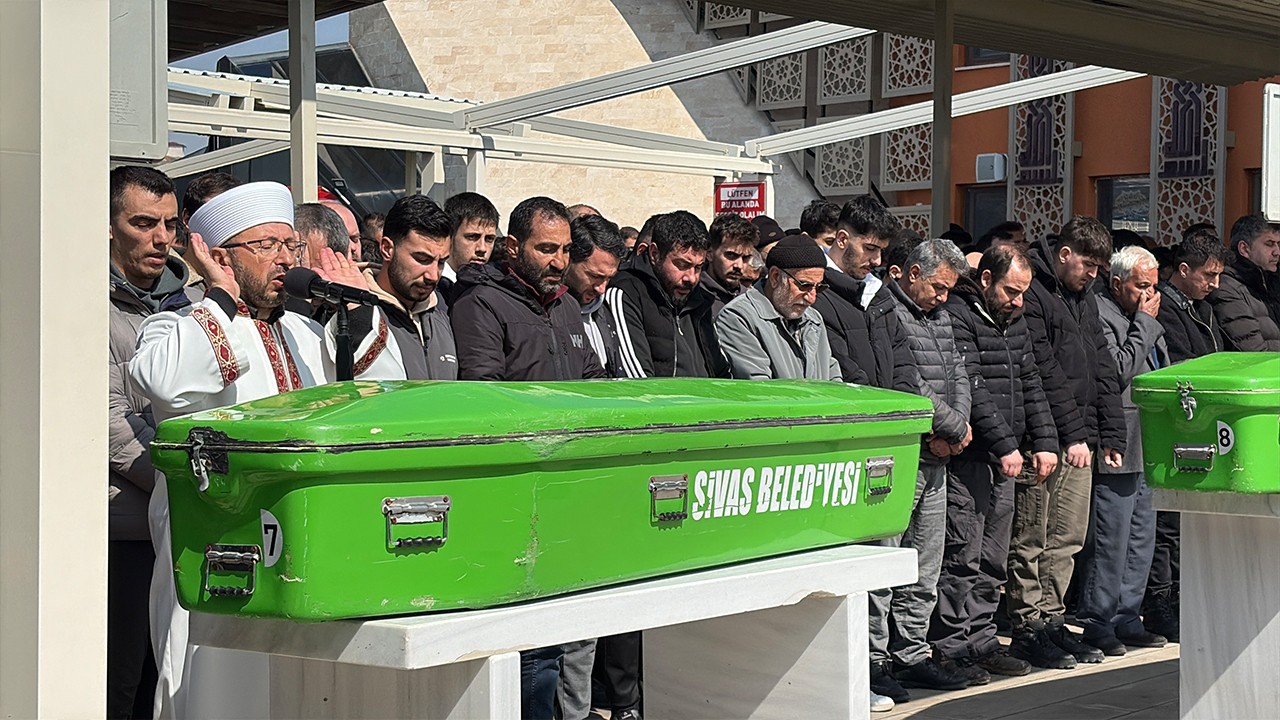 Aile içi kavgada öldürülen baba-oğul defnedildi