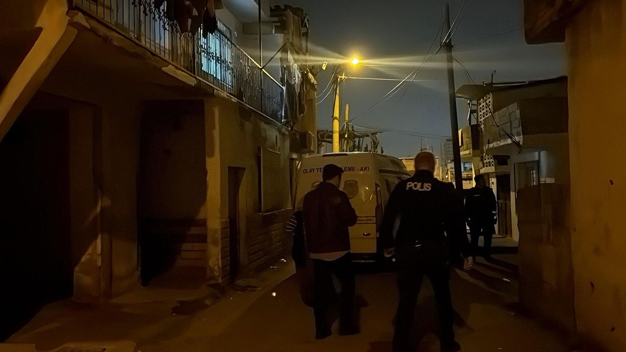 Silahlı kavgada sokaktan geçen genç kız öldü, 1 kişi de yaralı