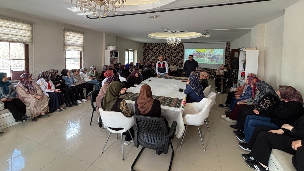Konya’da "En İyi Narkotik Polisi Anne" seminerleri düzenlendi
