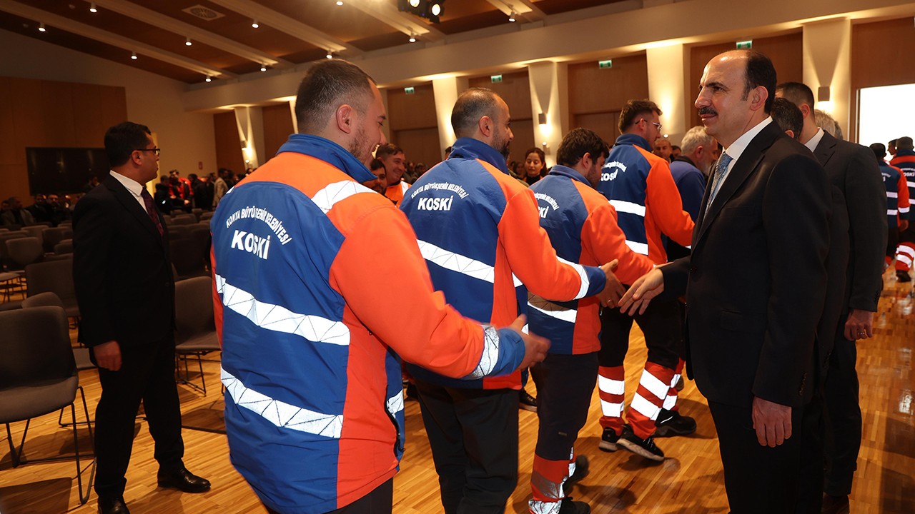 Büyükşehir çalışanlarıyla bayramlaşan Başkan Altay: "Biz büyük ve güçlü bir aileyiz”
