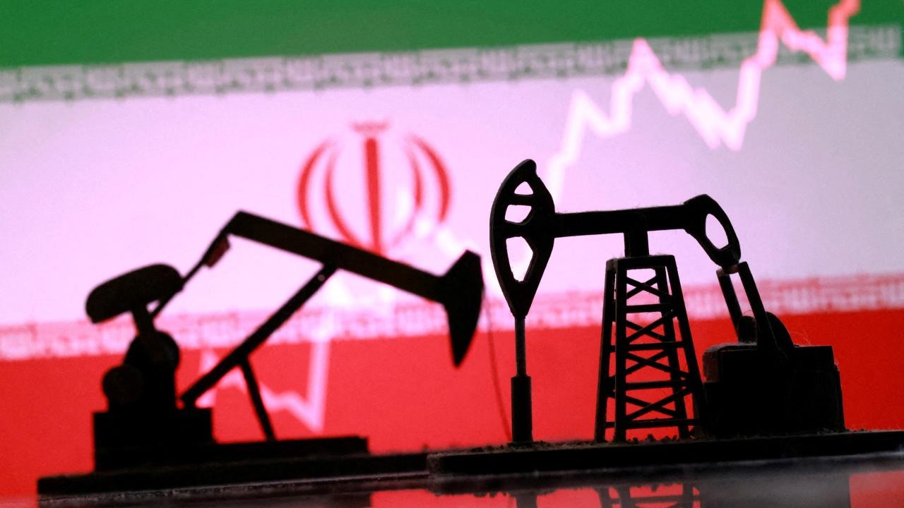 İran Meclis Başkanı: Enerji fiyatlarını düşürmek için o kadar çok sahte haber yaydılar ki piyasa uyuştu