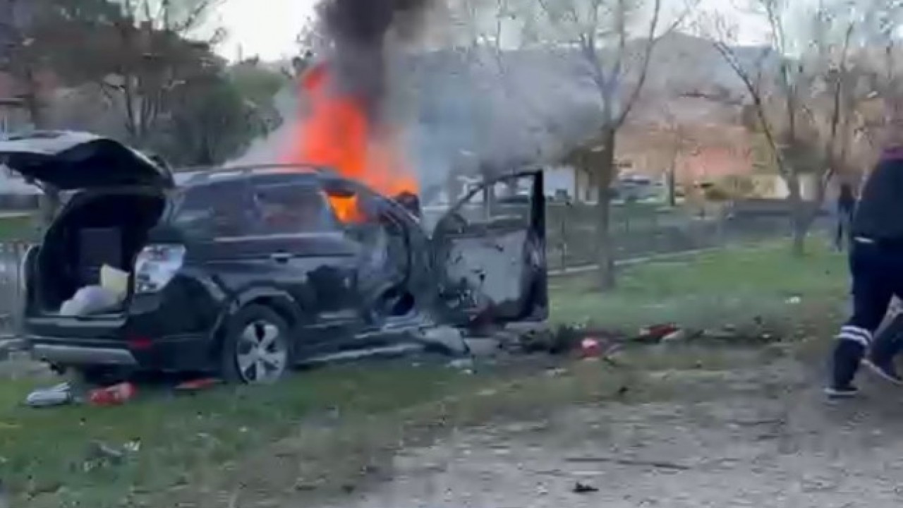 Ağaca çarpan cip yandı: 1 ölü, 2 yaralı