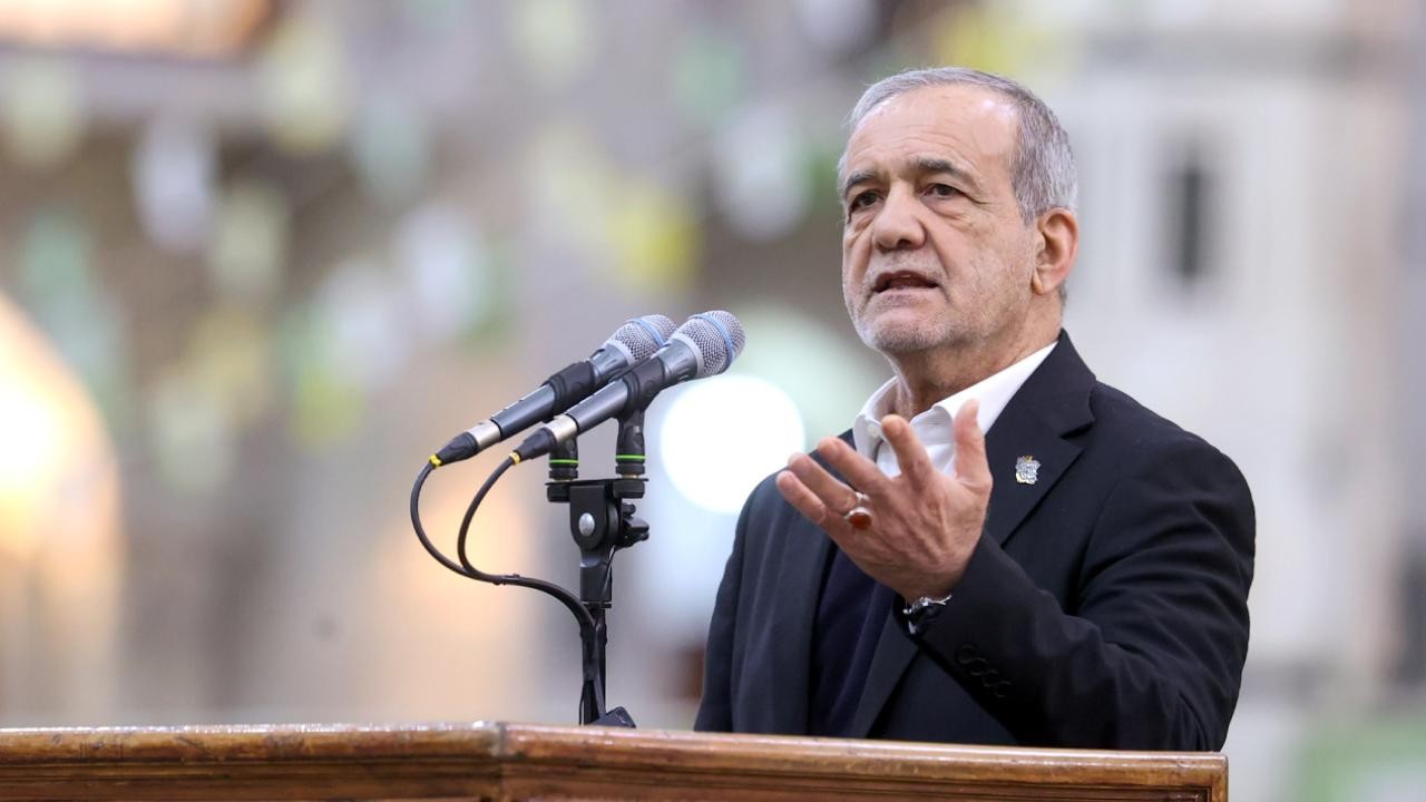 Pezeşkiyan: Trump'ın "İran'ı taş devrine göndereceğiz" tehdidi kapsamlı savaş suçudur