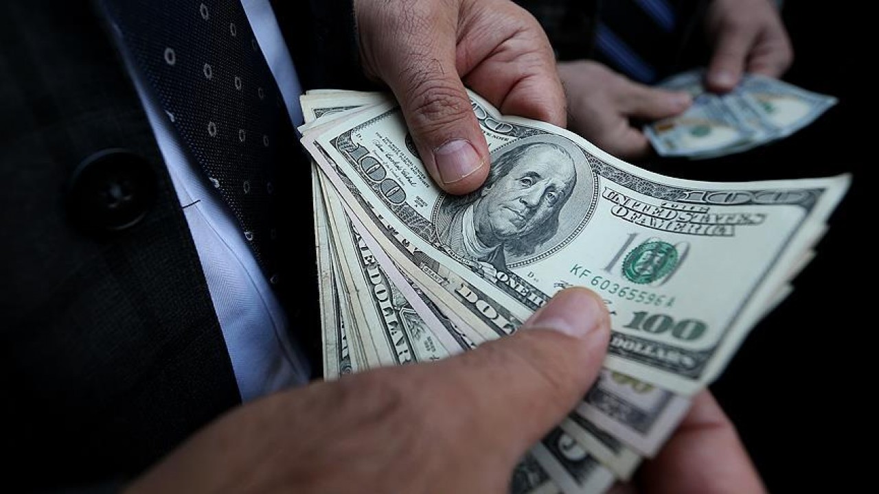 Dolar rekora doğru yükselişini sürdürüyor