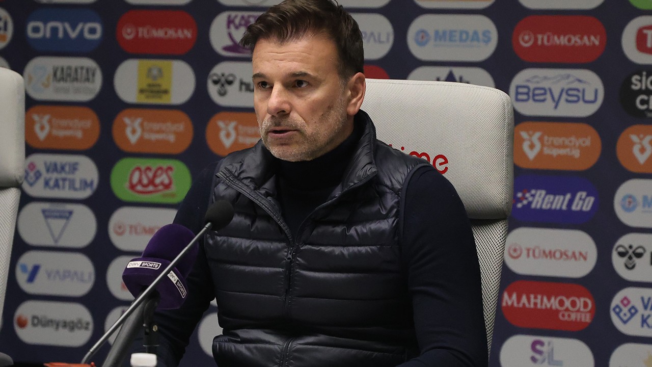 Konyaspor maçının ardından Fatih Karagümrük Teknik Direktörü Aleksandar Stanojevic: "Böyle kolay goller yediğimiz için şu anda sonuncuyuz"