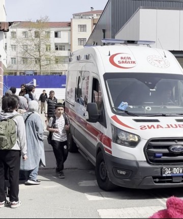 Ortaokulda zehirlenme iddiası: Çok sayıda öğrenci hastaneye kaldırıldı