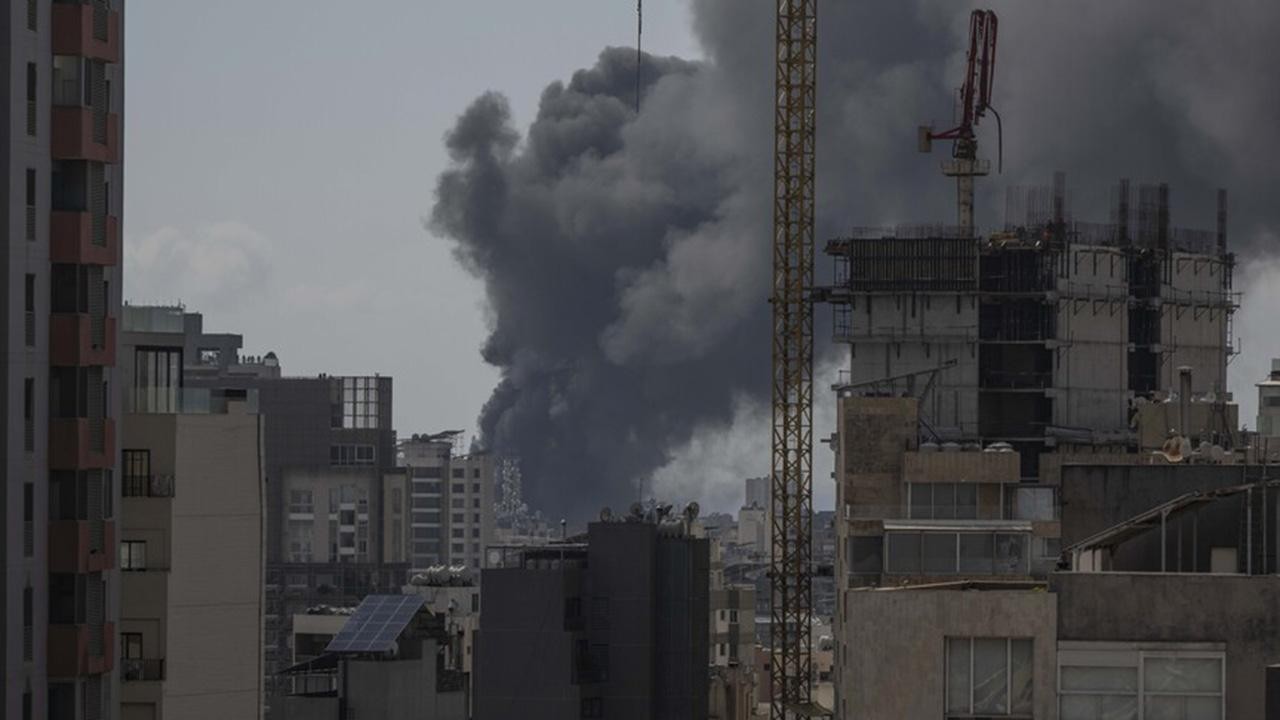 Katil İsrail'in Lübnan'a saldırılarında hayatını kaybedenlerin sayısı 2 bin 167'ye çıktı