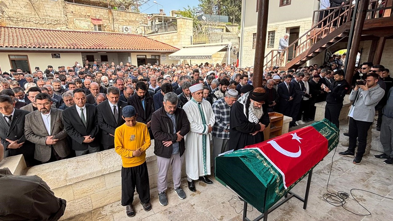 Okul saldırısında hayatını kaybeden 11 yaşındaki Şuranur son yolculuğuna uğurlandı