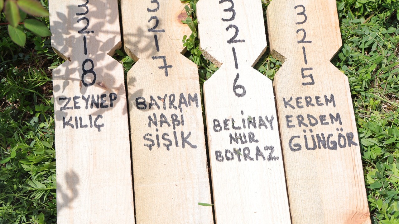 Saldırıda hayatını kaybeden 4 sınıf arkadaşı yan yana toprağa verildi