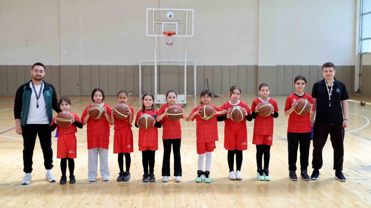 Karatay'da spor okulları gençleri geleceğe taşıyor