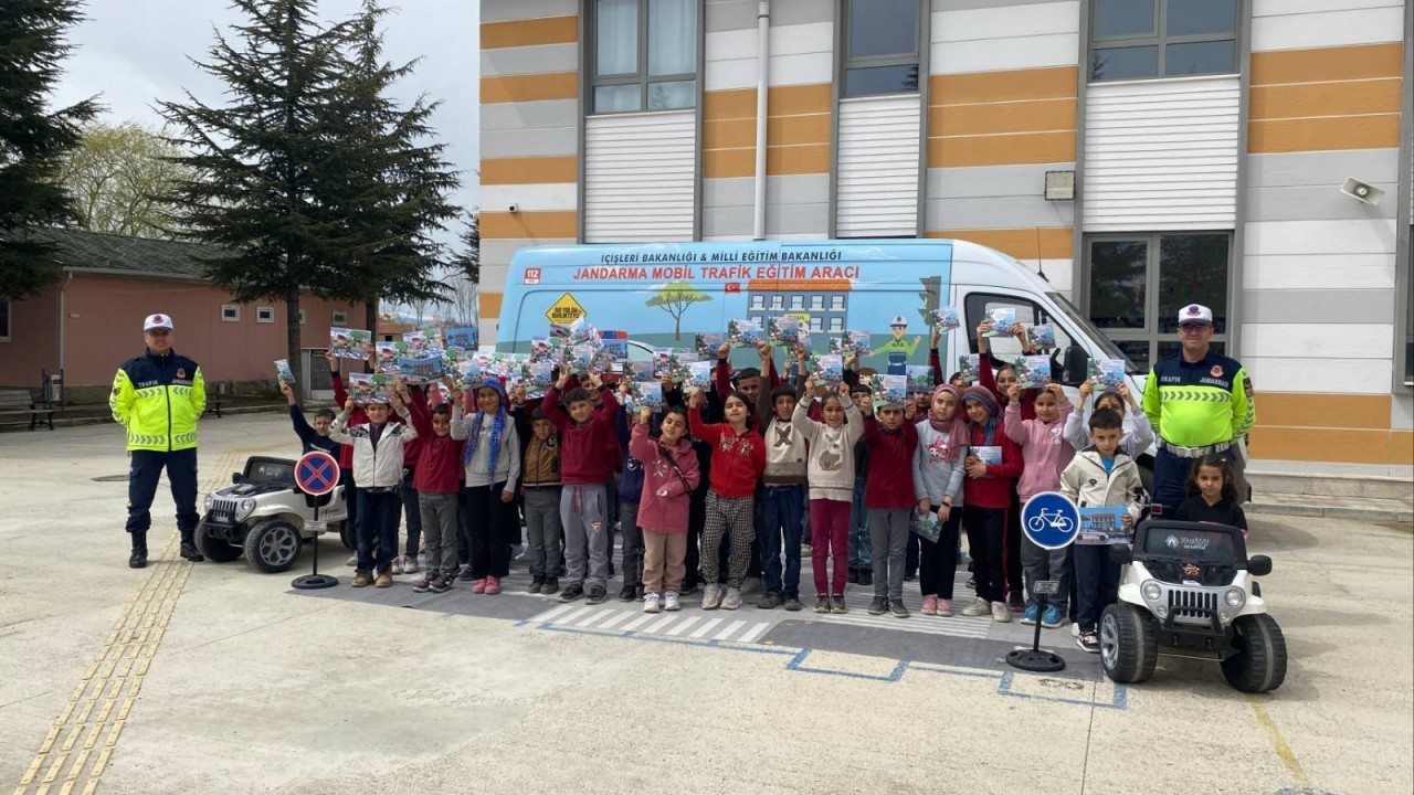 Jandarmadan trafik bilinci seferberliği: 56 bin kişiye eğitim