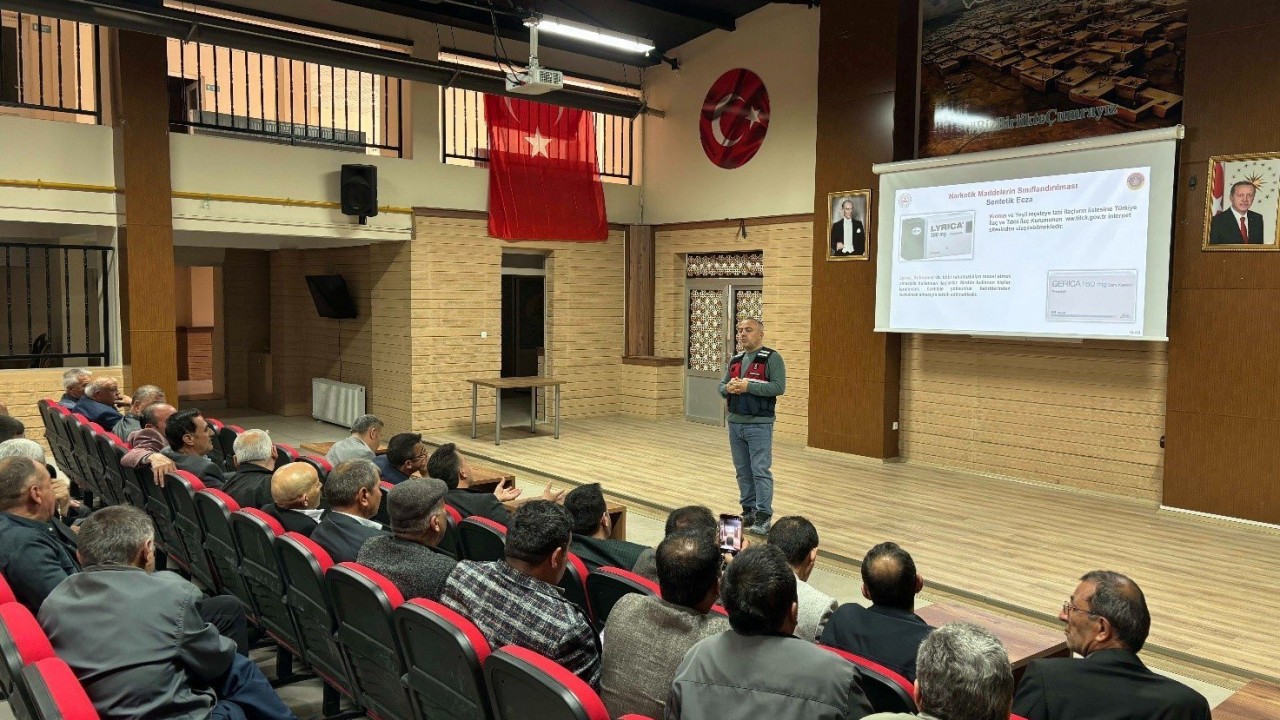 Muhtar ve anneler narkotikle mücadele için bilgilendirildi