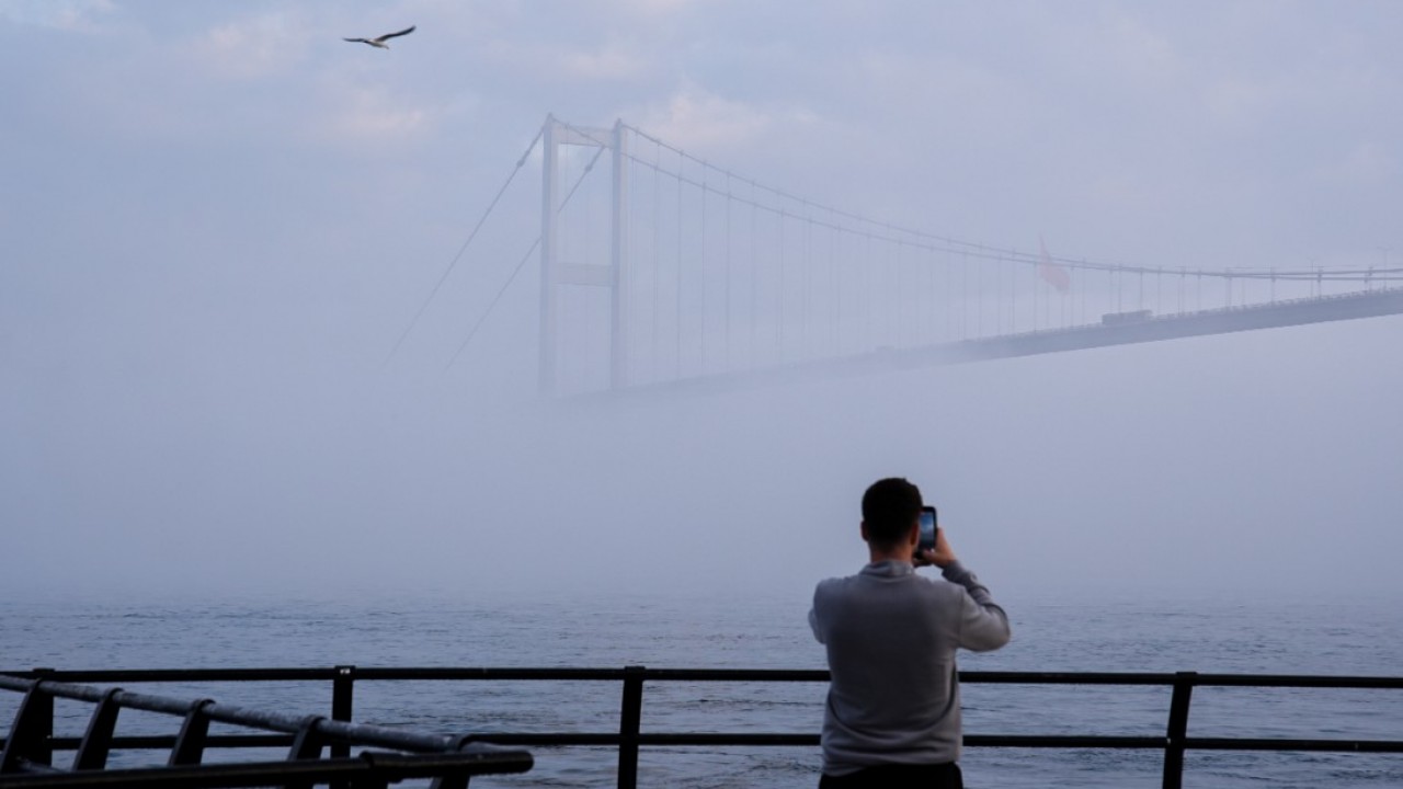 İstanbul'u sis bastı! Boğaz trafiği durdu