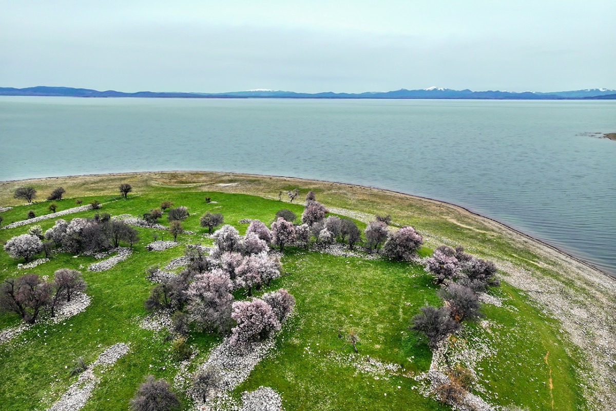 Beyşehir’de iki mevsimin güzelliği bir arada yaşanıyor