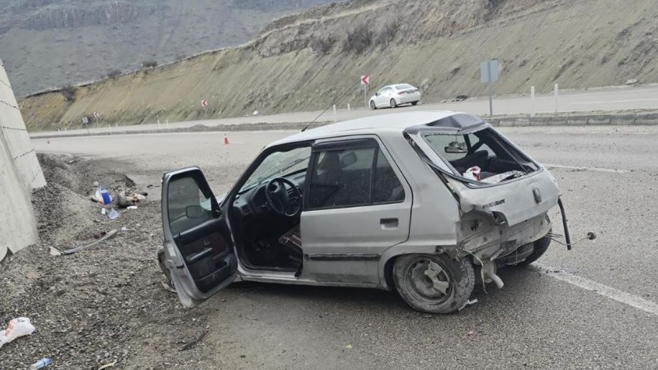 Kontrolden çıkan otomobil istinat duvarına çarptı: 1 yaralı